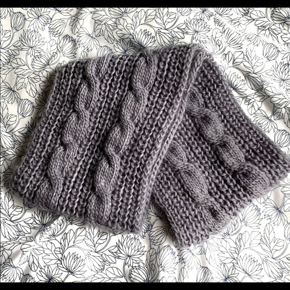Accessories - NWT Grey Chunky Cable Knit Infinity Scarf